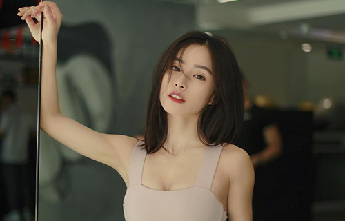 Hot gymer "đốt mắt" fan bởi vòng eo thon cực sexy